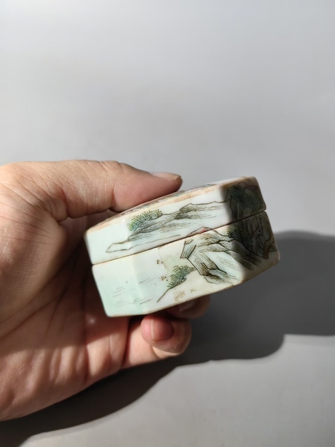 古玩陶瓷人物紋粉彩八方印泥盒真品鑒賞圖