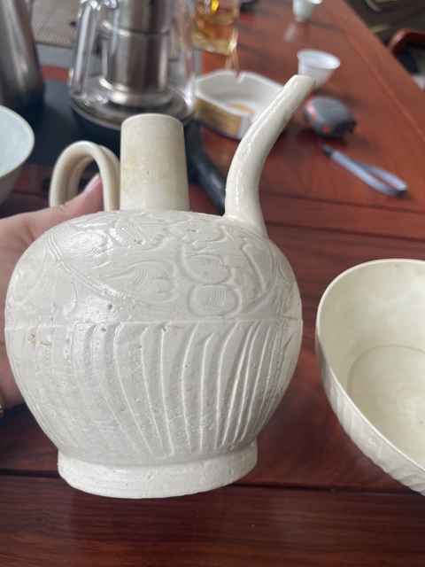 古玩陶瓷南定青白釉刻花執壺溫碗真品鑒賞圖
