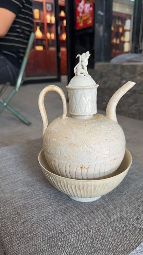 古玩陶瓷南定青白釉刻花執壺溫碗真品鑒賞圖