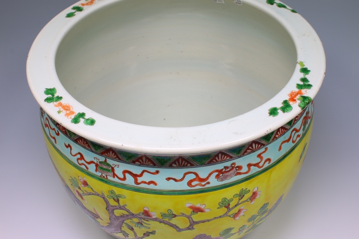 古玩陶瓷清晚期·黃底五彩錦雞牡丹紋卷缸拍賣(mài)，當(dāng)前價(jià)格2358元