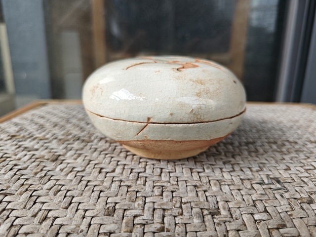 古玩陶瓷吉州窯青白釉剃刻月影梅紋蓋盒真品鑒賞圖