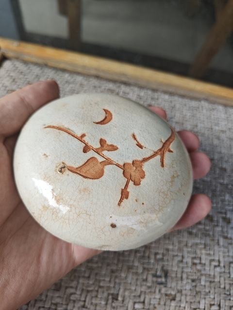 古玩陶瓷吉州窯青白釉剃刻月影梅紋蓋盒真品鑒賞圖