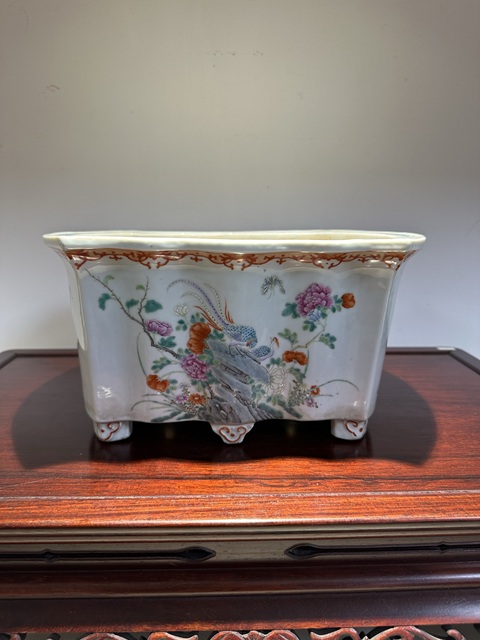 古玩陶瓷粉彩花鳥海棠型花盆真品鑒賞圖
