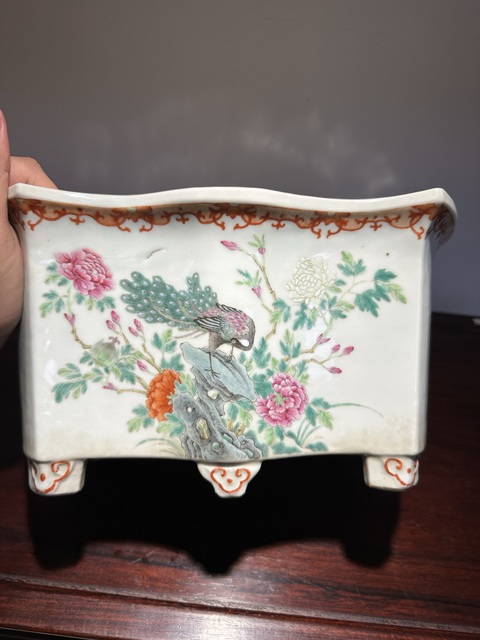 古玩陶瓷粉彩花鳥海棠型花盆真品鑒賞圖