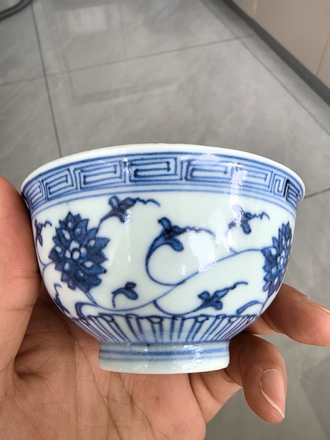 古玩陶瓷青花纏枝花卉紋茶圓真品鑒賞圖