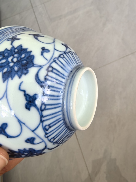 古玩陶瓷青花纏枝花卉紋茶圓真品鑒賞圖