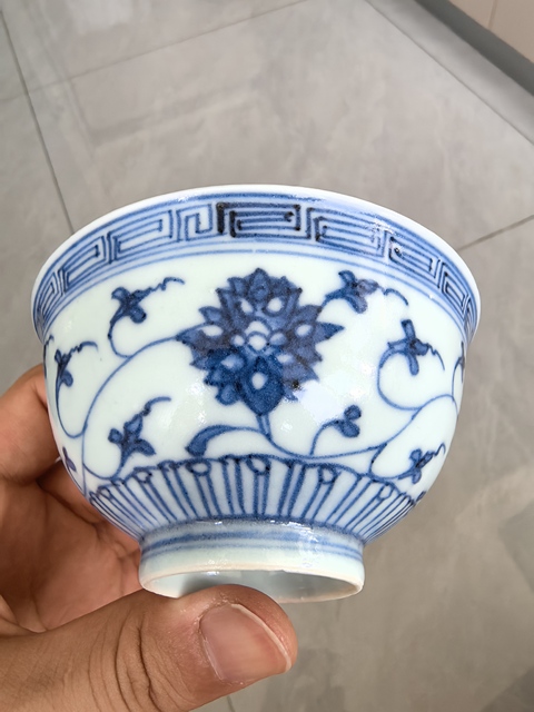 古玩陶瓷青花纏枝花卉紋茶圓真品鑒賞圖