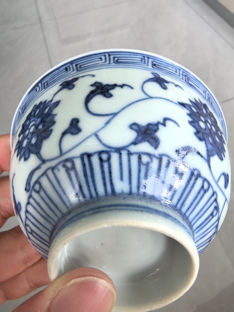 古玩陶瓷青花纏枝花卉紋茶圓真品鑒賞圖