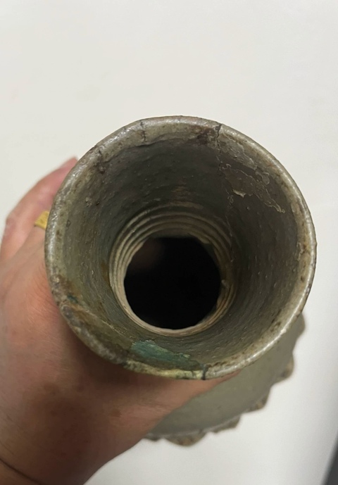 古玩陶瓷青釉堆塑花卉紋瓶真品鑒賞圖