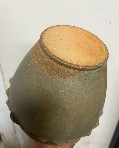 古玩陶瓷青釉堆塑花卉紋瓶真品鑒賞圖