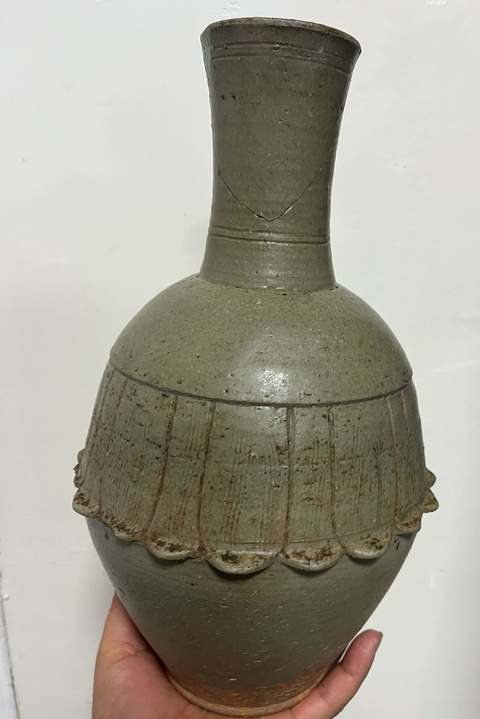 古玩陶瓷青釉堆塑花卉紋瓶真品鑒賞圖