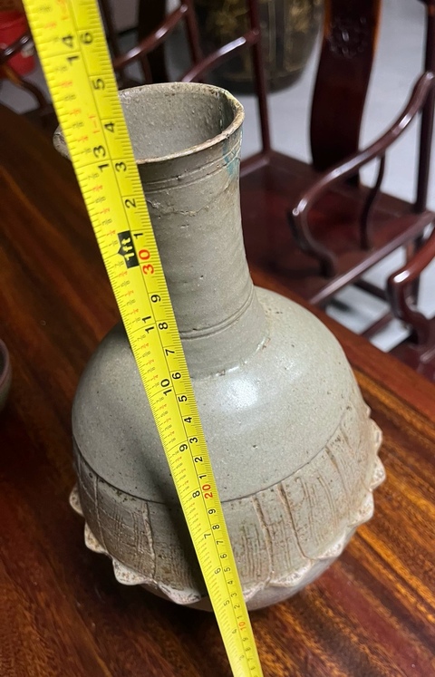 古玩陶瓷青釉堆塑花卉紋瓶真品鑒賞圖