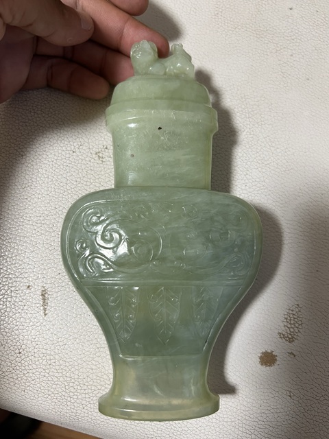 古玩玉器岫玉雕“獸面紋瓶”真品鑒賞圖
