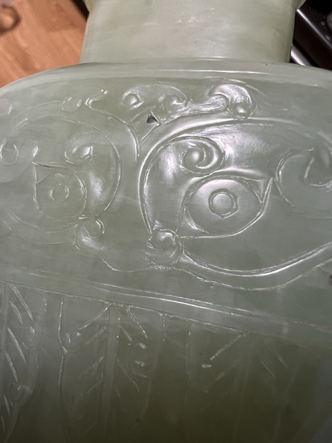 古玩玉器岫玉雕“獸面紋瓶”真品鑒賞圖