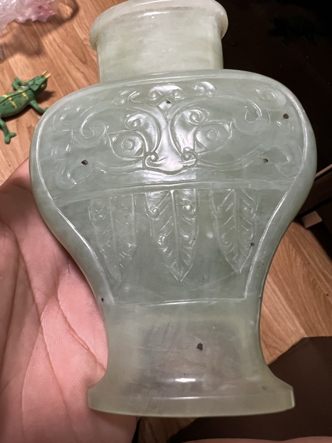 古玩玉器岫玉雕“獸面紋瓶”真品鑒賞圖