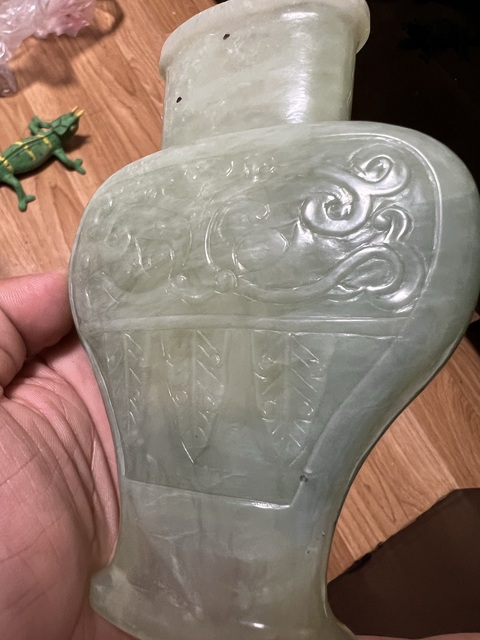 古玩玉器岫玉雕“獸面紋瓶”真品鑒賞圖