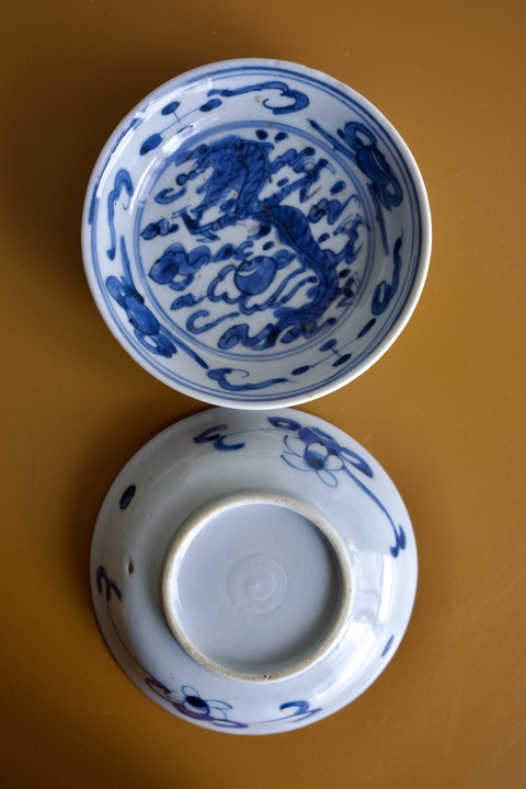古玩陶瓷青花盤真品鑒賞圖