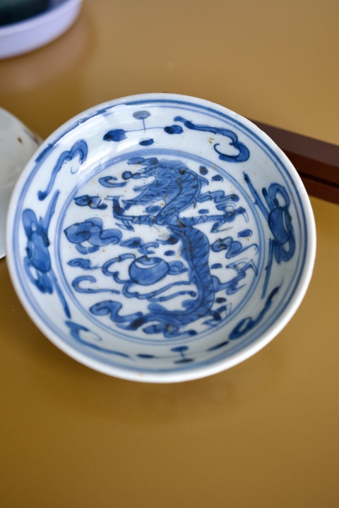 古玩陶瓷青花盤真品鑒賞圖