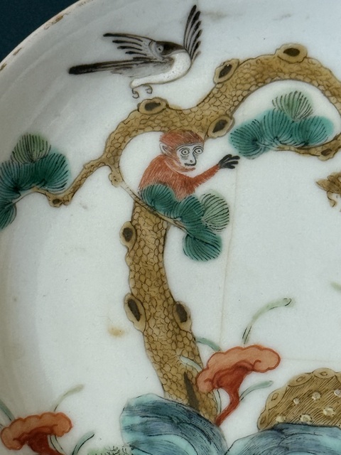 古玩陶瓷喜鹿蜂猴粉彩盤真品鑒賞圖