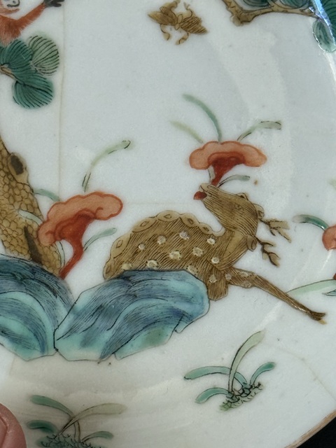 古玩陶瓷喜鹿蜂猴粉彩盤真品鑒賞圖