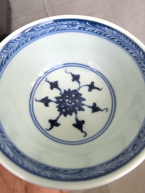 古玩陶瓷青花纏枝花卉紋茶圓真品鑒賞圖