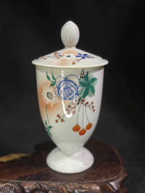 古玩陶瓷淺絳彩花果紋勝利蓋杯真品鑒賞圖
