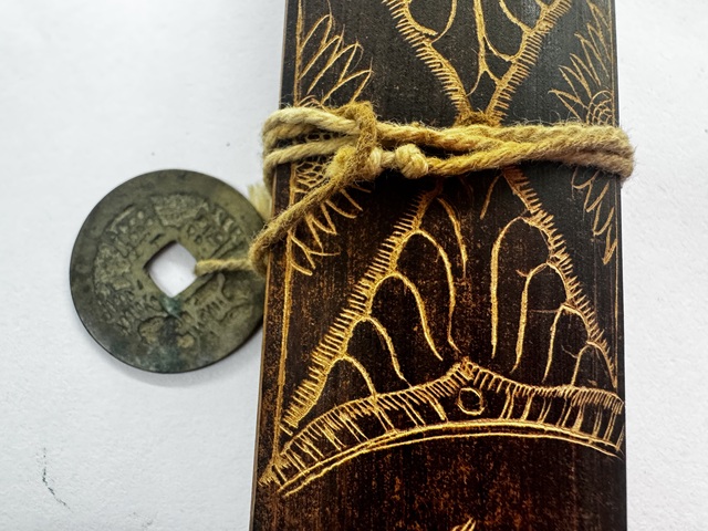 古玩雜項(xiàng)近現(xiàn)代巴厘島木雕貝葉經(jīng)真品鑒賞圖