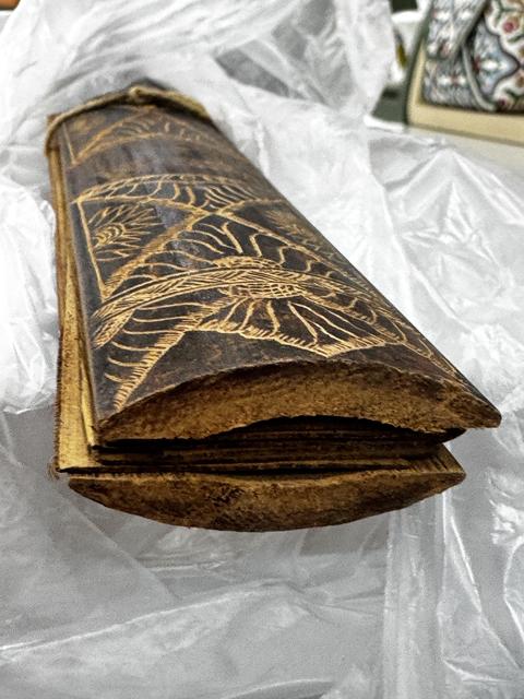古玩雜項(xiàng)近現(xiàn)代巴厘島木雕貝葉經(jīng)真品鑒賞圖