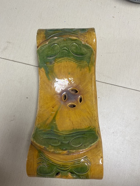 古玩陶瓷三彩瓷枕真品鑒賞圖