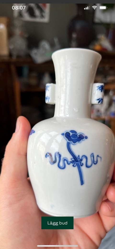 古玩陶瓷仕女紋青花貫耳瓶真品鑒賞圖