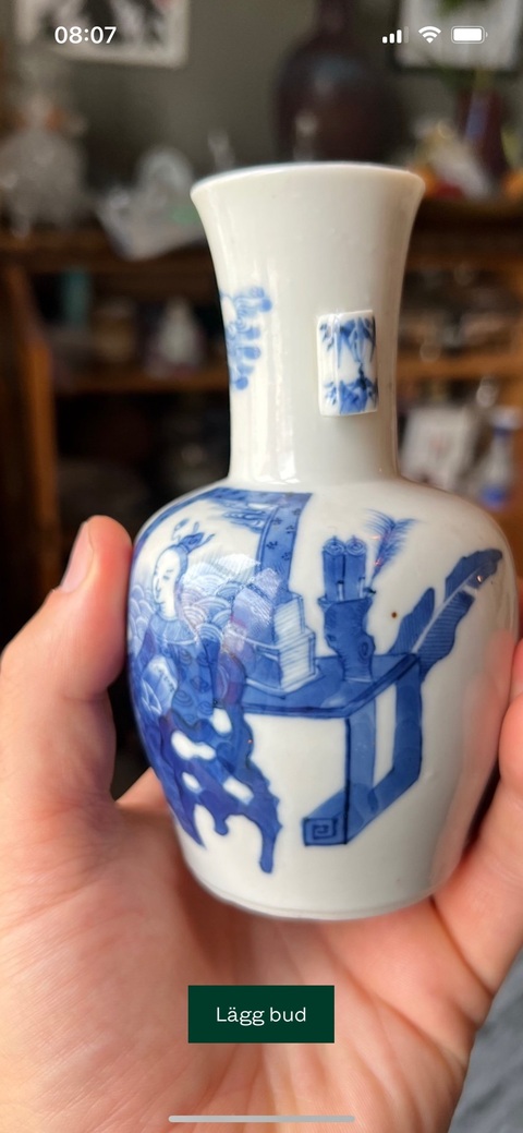古玩陶瓷仕女紋青花貫耳瓶真品鑒賞圖