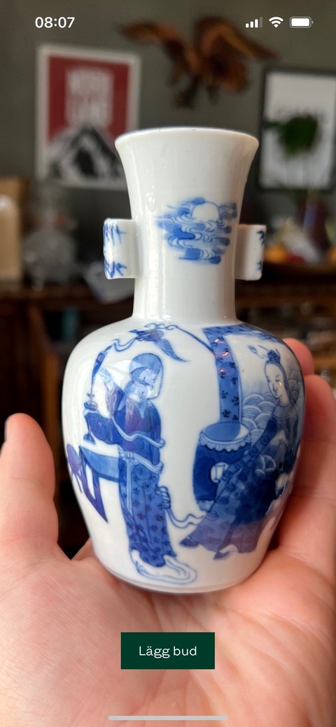 古玩陶瓷仕女紋青花貫耳瓶真品鑒賞圖