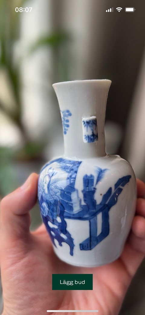 古玩陶瓷仕女紋青花貫耳瓶真品鑒賞圖