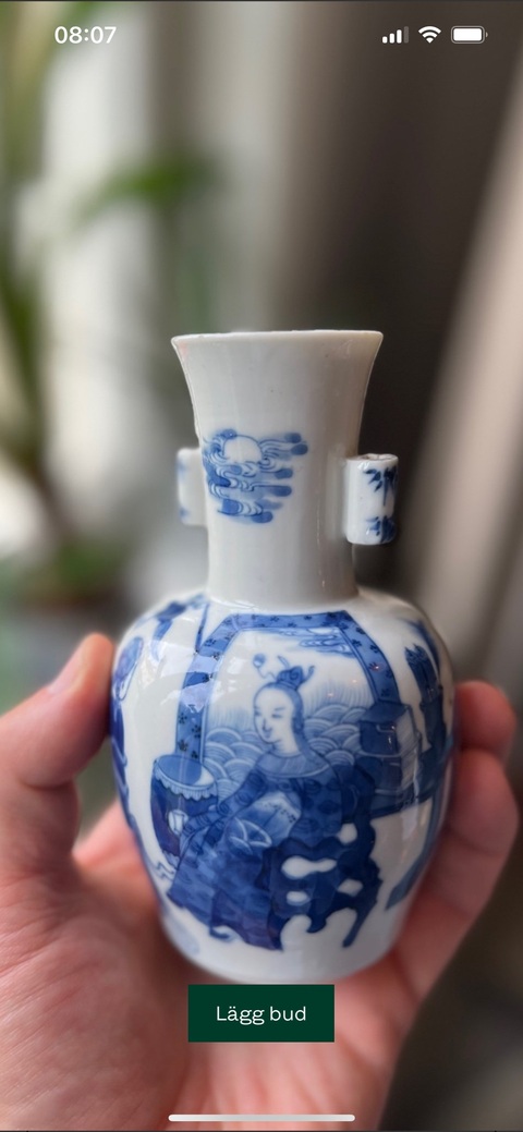 古玩陶瓷仕女紋青花貫耳瓶真品鑒賞圖