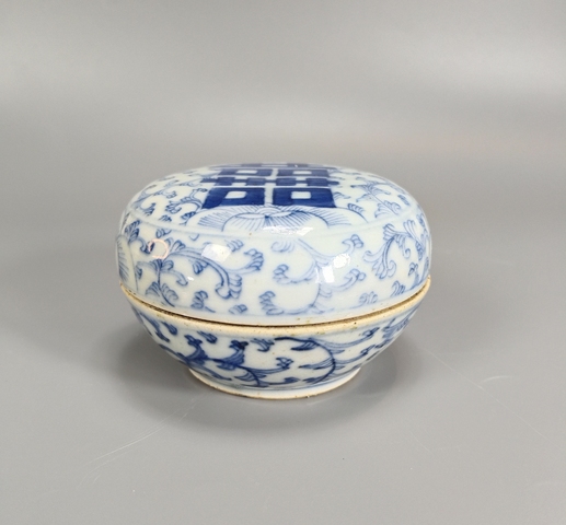 古玩陶瓷青花淡描花卉喜字粉盒真品鑒賞圖