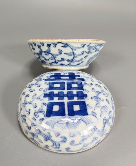 古玩陶瓷青花淡描花卉喜字粉盒真品鑒賞圖
