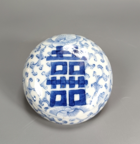 古玩陶瓷青花淡描花卉喜字粉盒真品鑒賞圖