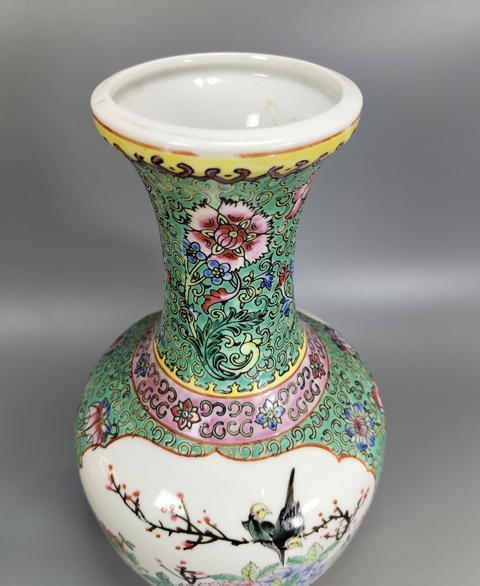 古玩陶瓷粉彩花鳥紋盤口瓶真品鑒賞圖