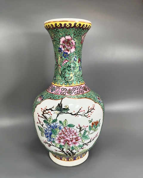 古玩陶瓷粉彩花鳥紋盤口瓶真品鑒賞圖