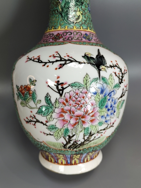 古玩陶瓷粉彩花鳥紋盤口瓶真品鑒賞圖