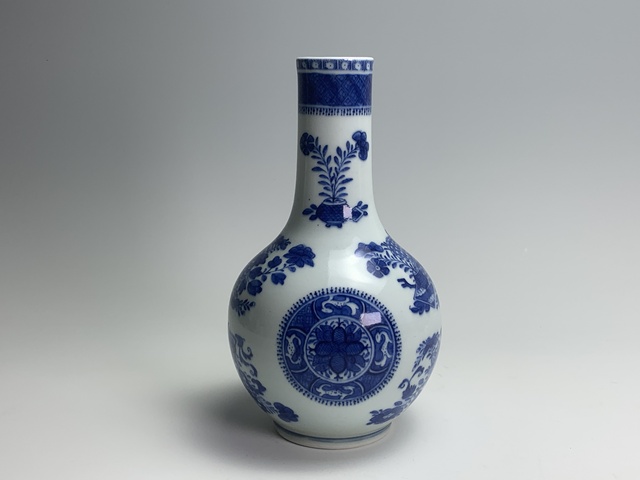 古玩陶瓷清中晚期·青花雜寶紋天球瓶拍賣,當前價格2032元