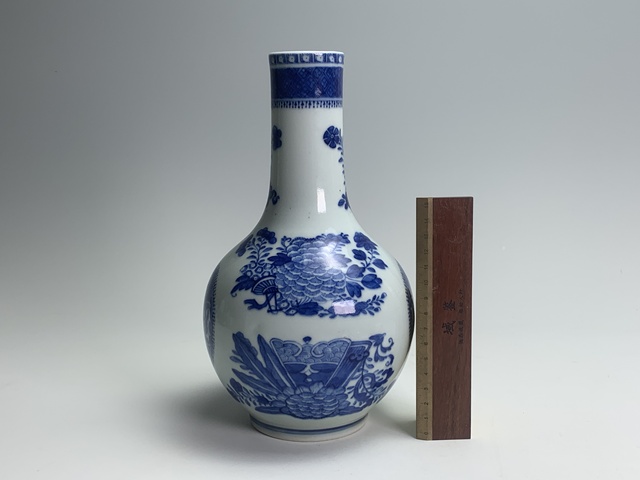 古玩陶瓷清中晚期·青花雜寶紋天球瓶拍賣,當前價格2032元