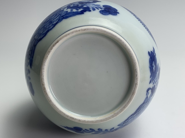 古玩陶瓷清中晚期·青花雜寶紋天球瓶拍賣,當前價格2032元