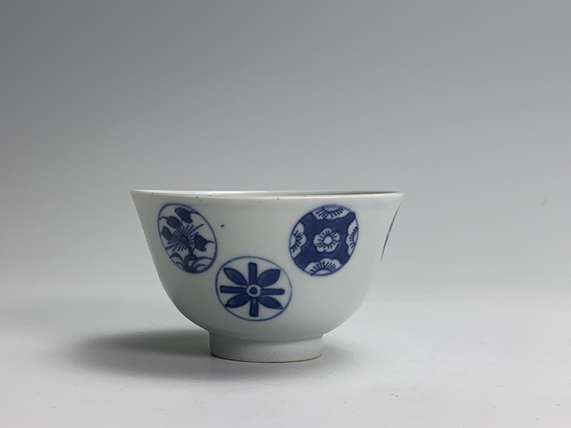 古玩陶瓷清中期·青花皮球花卉紋蓋碗拍賣,當前價格208元
