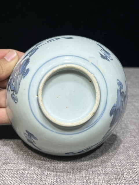 古玩陶瓷明萬歷青花夔龍紋碗真品鑒賞圖