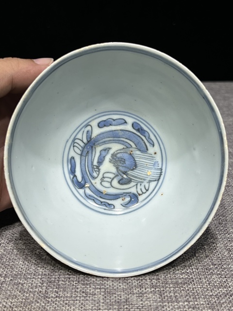 古玩陶瓷明萬歷青花夔龍紋碗真品鑒賞圖