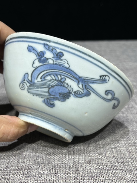 古玩陶瓷明萬歷青花夔龍紋碗真品鑒賞圖