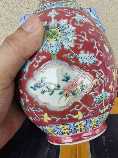 古玩陶瓷民國 胭脂紅地粉彩花卉紋象耳尊拍賣，當前價格4500元