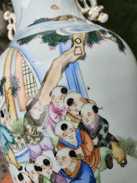 古玩陶瓷粉彩嬰戲圖雙耳大瓶真品鑒賞圖