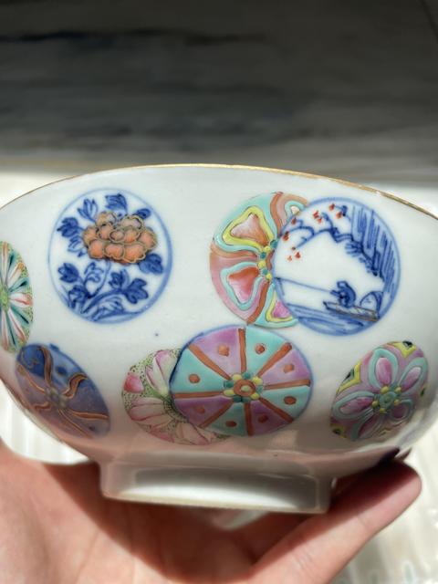 古玩陶瓷青花粉彩描金皮球花紋碗真品鑒賞圖